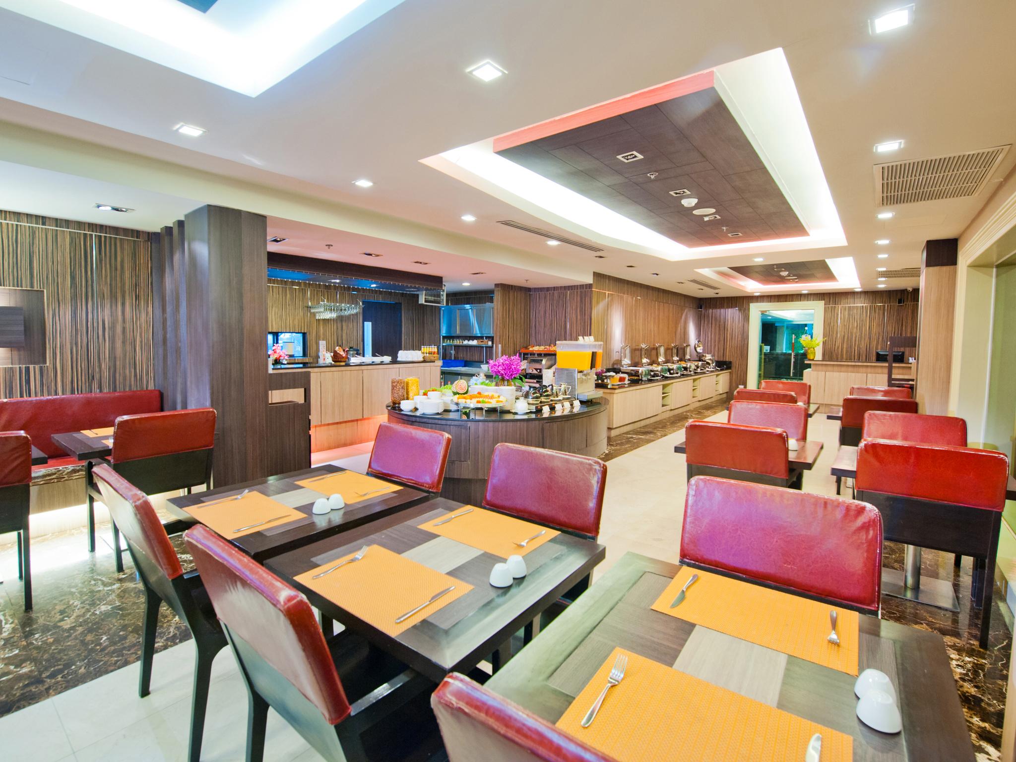 Kingston Suites Bangkok Ngoại thất bức ảnh