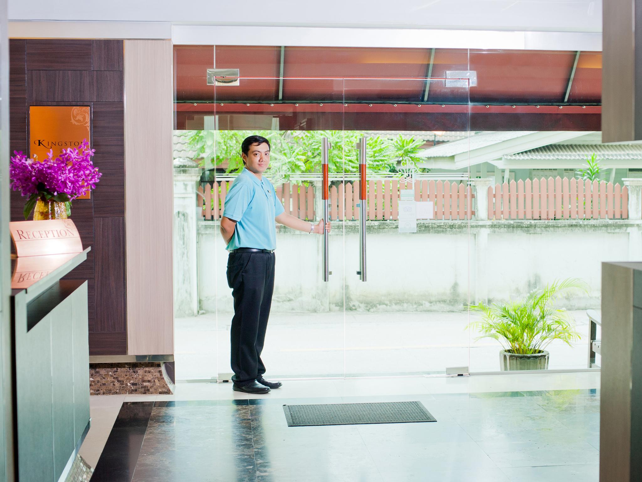 Kingston Suites Bangkok Ngoại thất bức ảnh