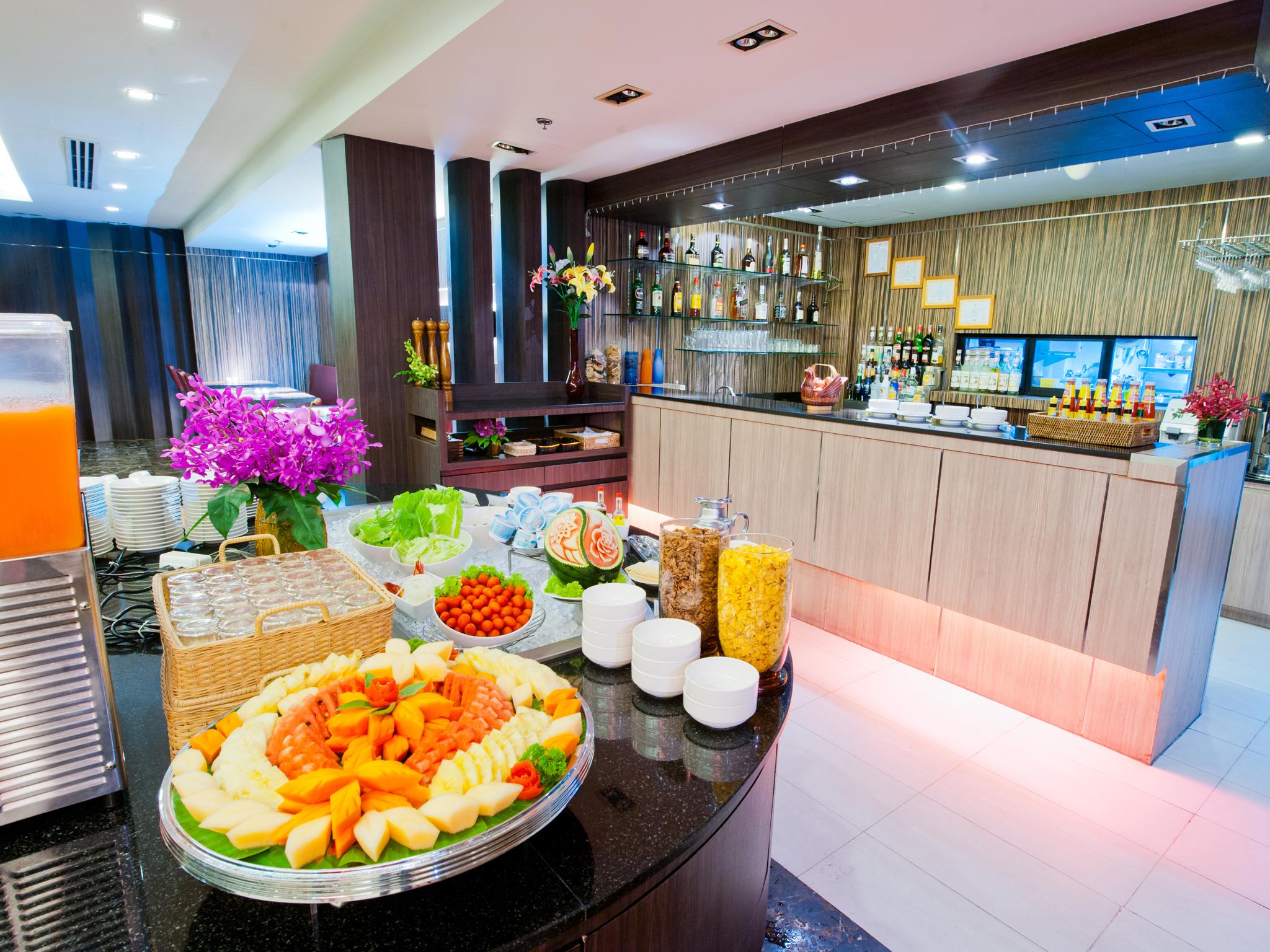 Kingston Suites Bangkok Ngoại thất bức ảnh