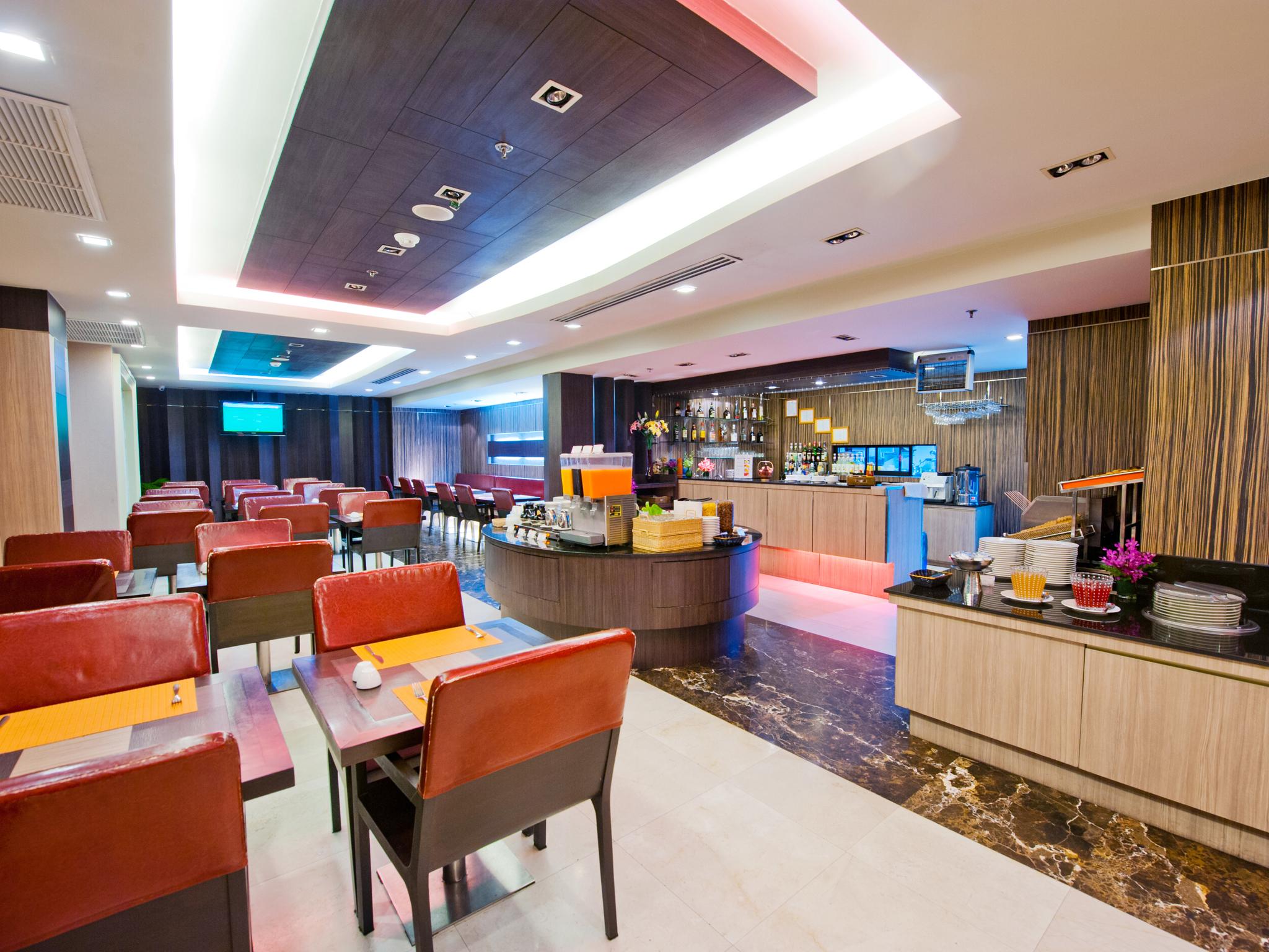 Kingston Suites Bangkok Ngoại thất bức ảnh