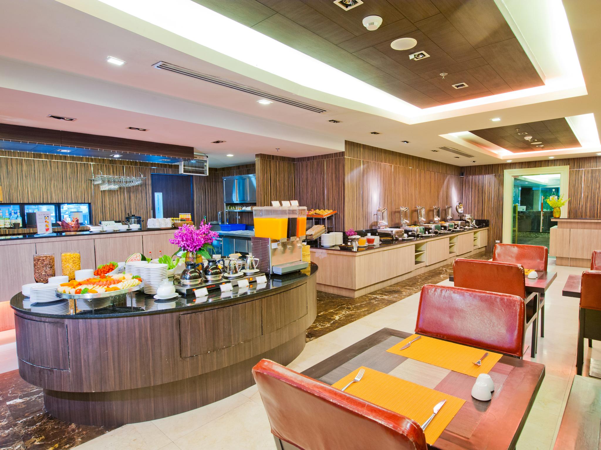 Kingston Suites Bangkok Ngoại thất bức ảnh