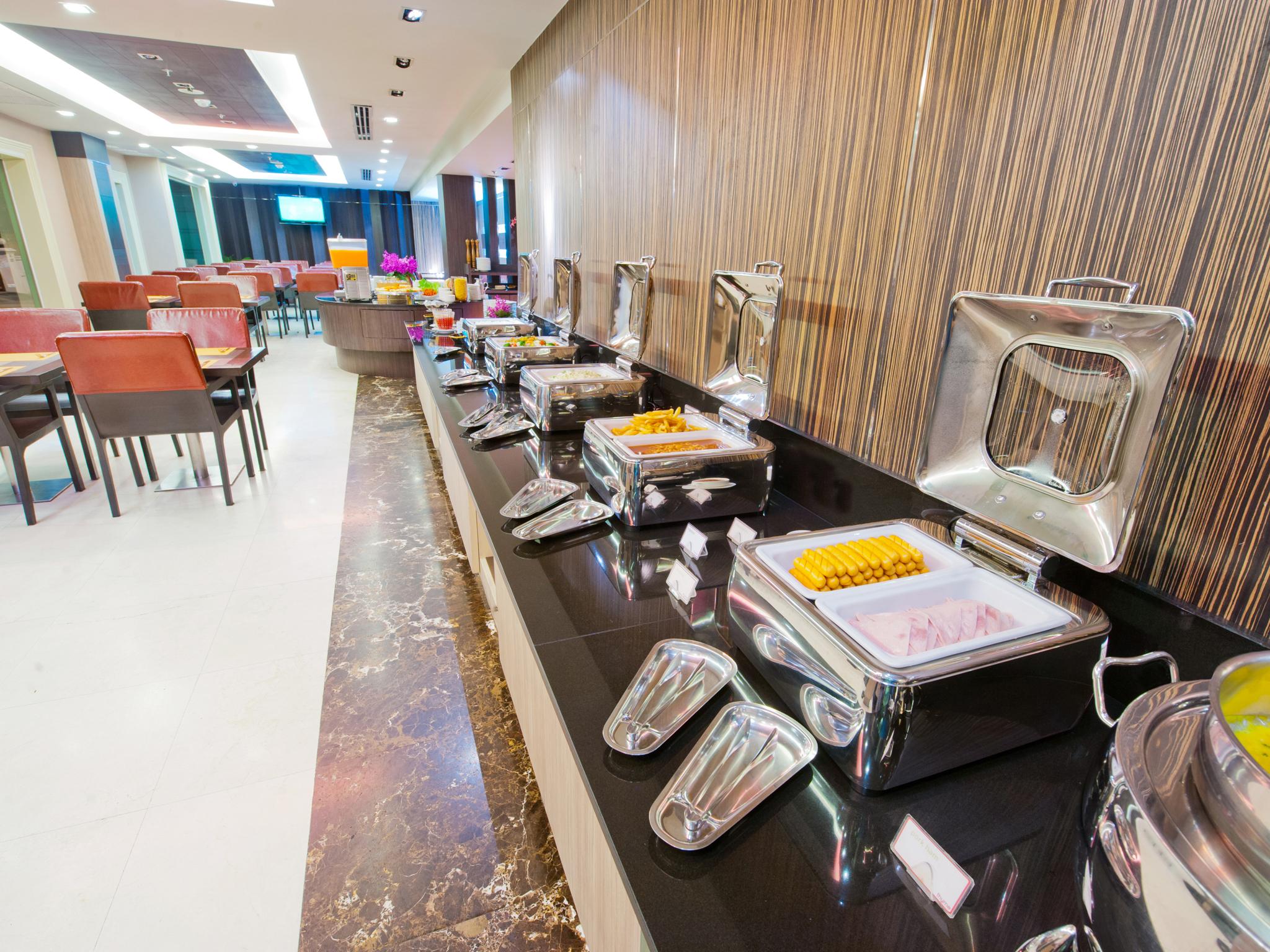 Kingston Suites Bangkok Ngoại thất bức ảnh